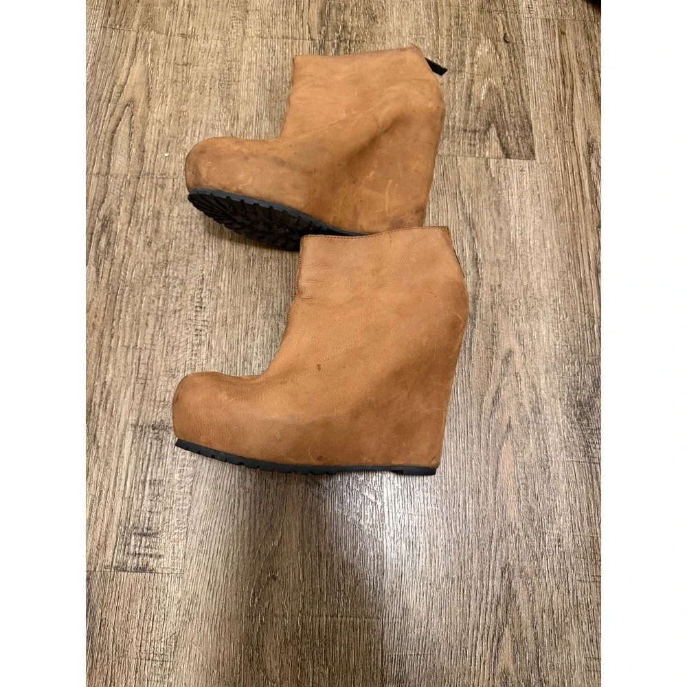 Matiko Womens Tan Leather Platform Wedge Ankle Boots Camel Size 8 Rear Zip Boot